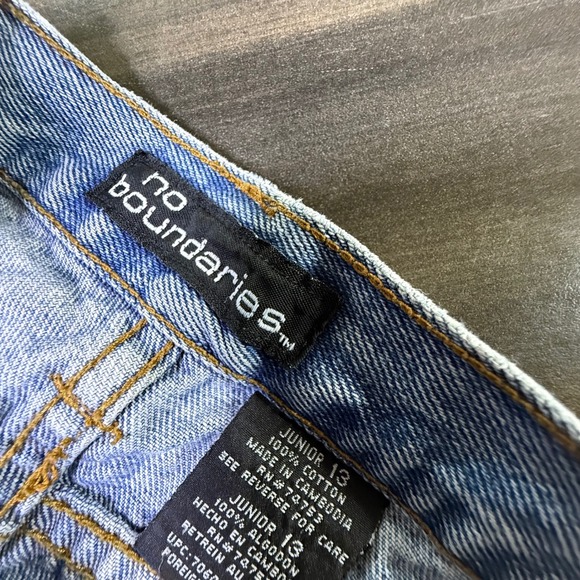 Y2K No Boundaries Embroidered Floral Jeans Juniors Size 13 Light Wash‎ Denim - Picture 3 of 5